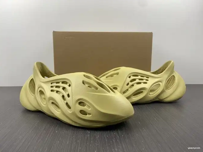 Foam Adidas GV6775 RNNR Yeezy Sulfur 0512